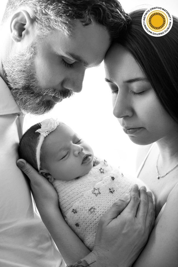 A Arte de Eternizar o Início: A Excelência de Juliana Mendonça no Selo Instinto Maternity