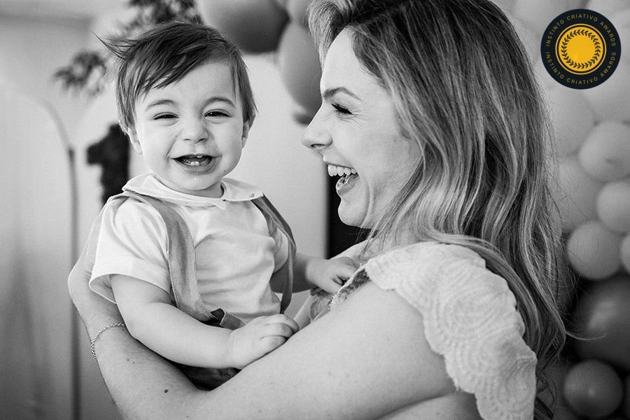 O Brilho do Instante: A Magia do Cotidiano na Fotografia de Família